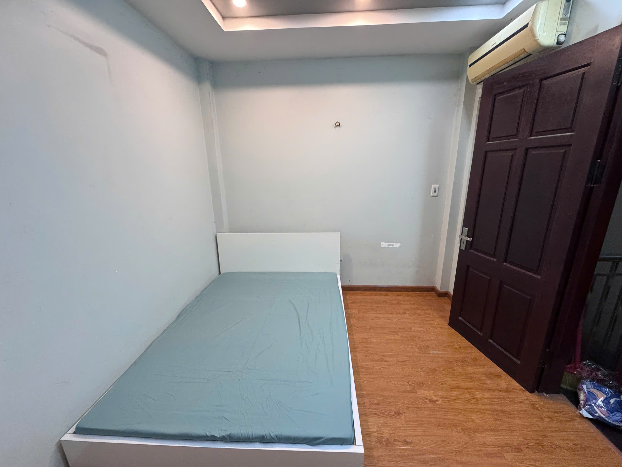 cho thuê phòng 48 NGÕ 50 Phố Võng Thị, phường Bưởi quận Tây Hồ.
 giá 2,6 tr vsc 1 phòng vào ở luôn.