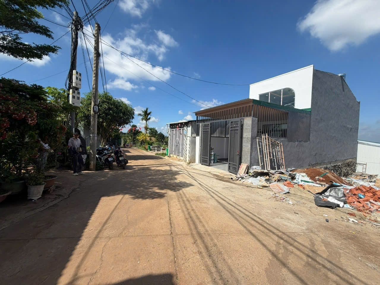 Bán nhà mới bmt Ymoan 90m² full thổ cư ngang 4.7m giá 3.15 tỷ tại Phường Buôn Ma Thuột