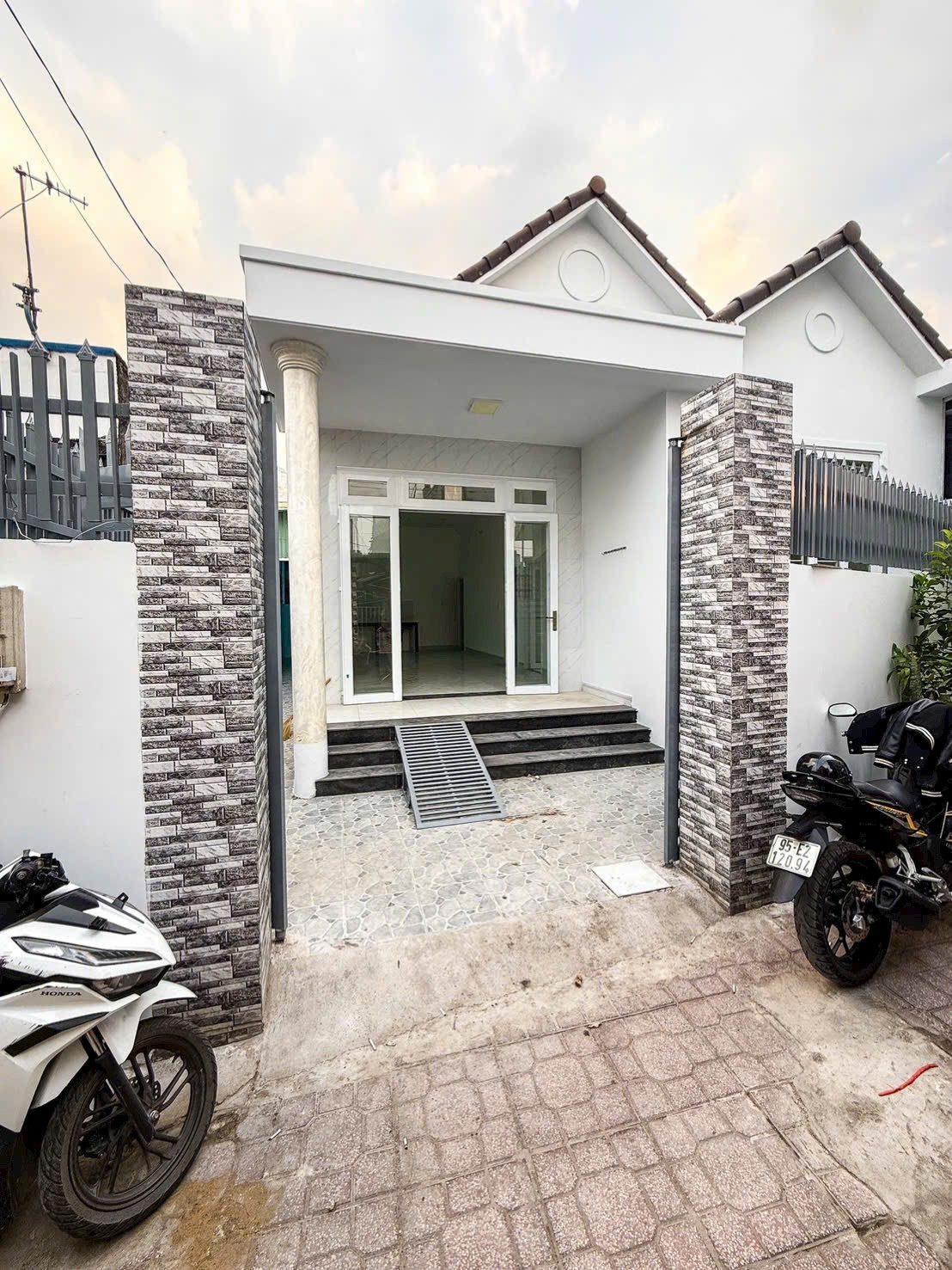 Nhà Mái Thái Rộng Rãi ,Sổ Hồng Riêng, 99m2,Giá Tốt Chỉ: 2Tỷ 050triệu
