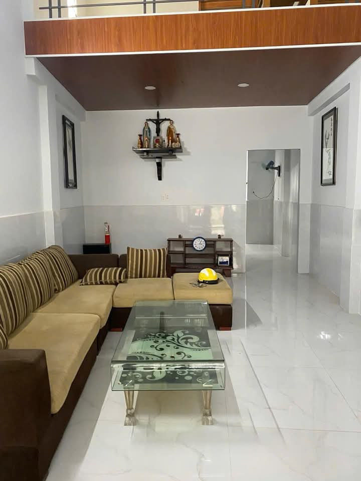 Nhà sr hoàn công 2.35 tỷ/70m2, đường ô tô thông