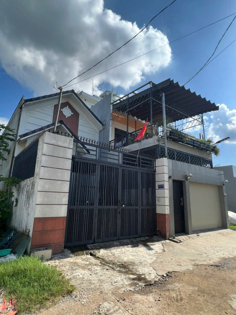 Nhà sổ riêng sân ô tô 2.7 tỷ/93 m2 , 3 phòng ngủ