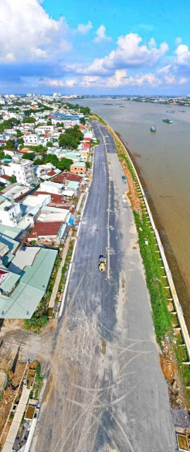 HÀNG HIẾM 1,300m2 thổ cư 100% Mặt tiền đường bờ kè ,gần trường lái