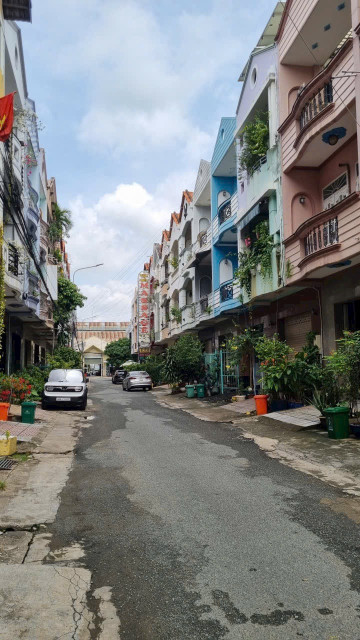 Bán căn nhà 1 trệt 2 lầu kdc gần ngay chợ mới phường Bửu Long. Thổ Cư, Hoàn Công