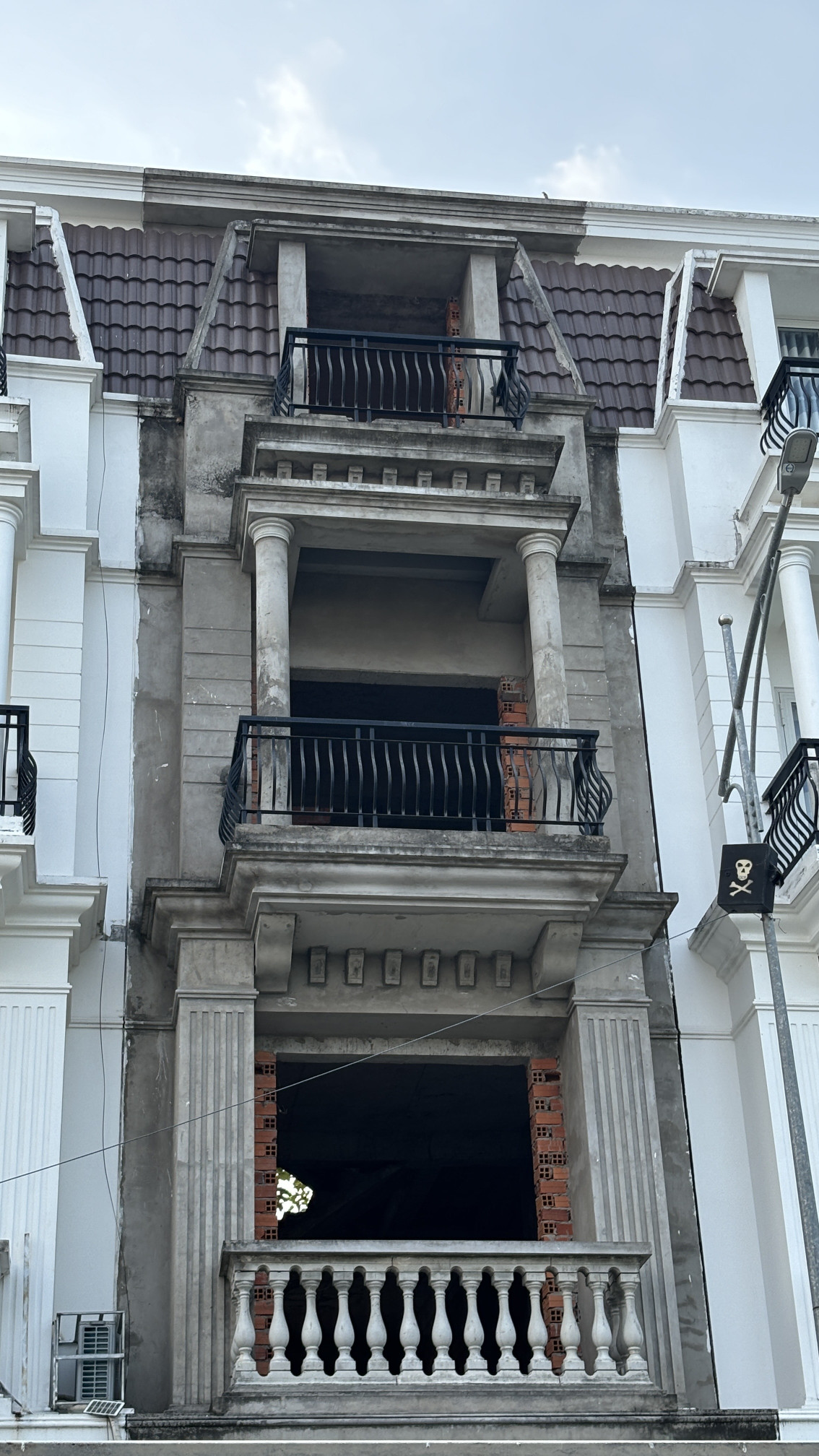 Bán căn nhà phố rẻ nhất dự án, mặt tiển cổng chợ Bình Minh