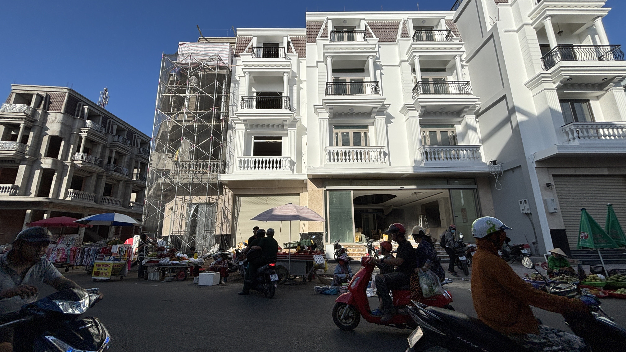 Nhà phố mặt tiền đường Ngô Quyền, Chợ Cái Vồn, sát vách nhà thuốc Long Châu
