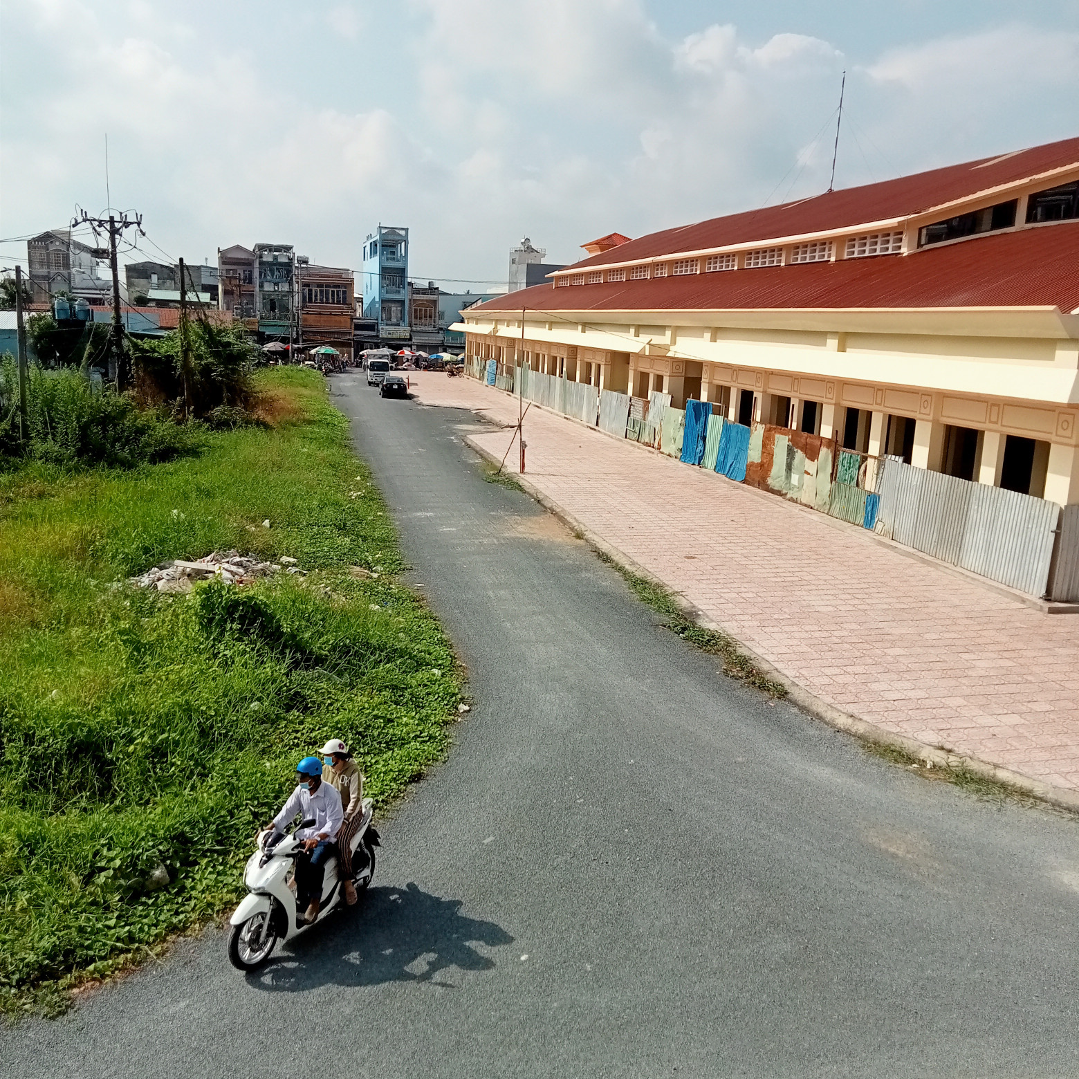 NHÀ 1 TRỆT 3 LẦU MẶT TIỀN CHỢ BÌNH MINH.