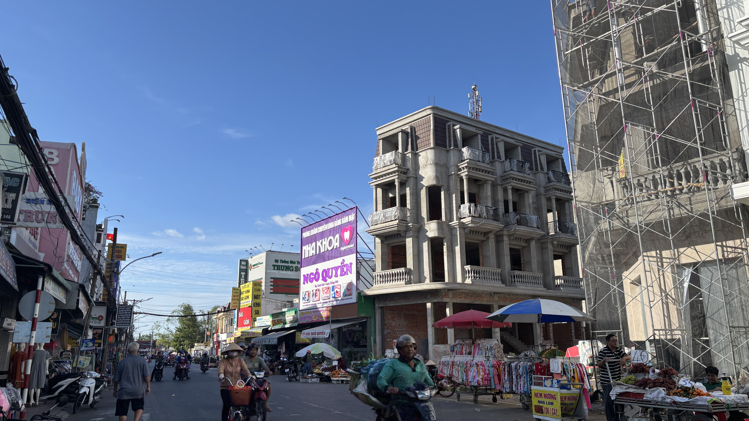 Nhà phố mặt tiền đường Ngô Quyền, Chợ Cái Vồn, sát vách nhà thuốc Long Châu