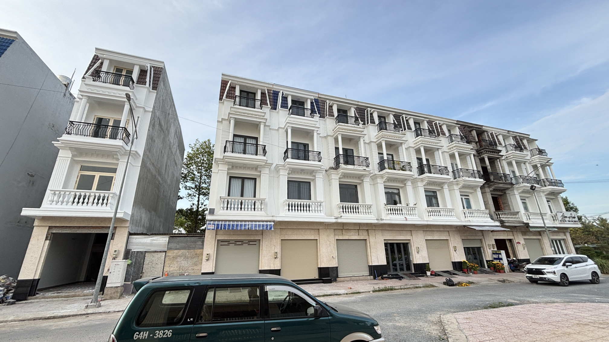 Bán nhà 1 trệt 3 lầu mặt tiền Chợ Cái Vồn, Bình Minh