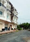 NHÀ MẶT TIỀN CHỢ BÌNH MINH 1 TRỆT 3 LẦU.