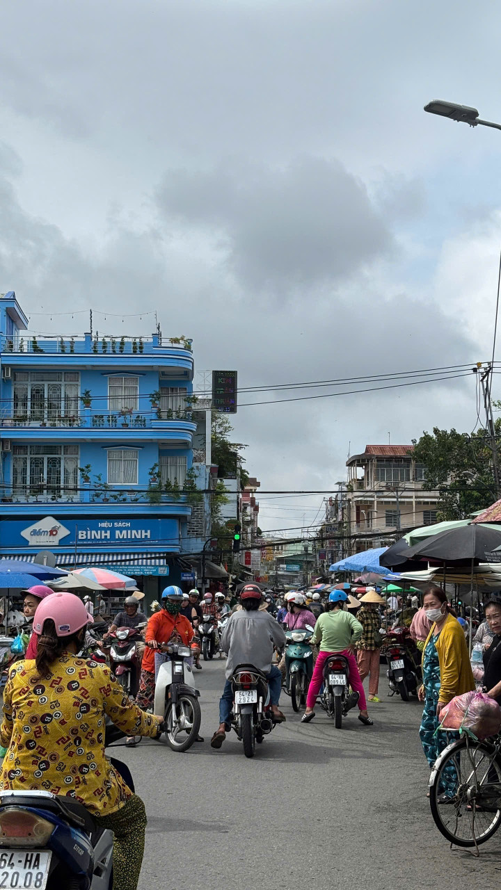 NHÀ MẶT TIỀN ĐƯỜNG NGÔ QUYỀN CHỢ CÁI VỒN.
