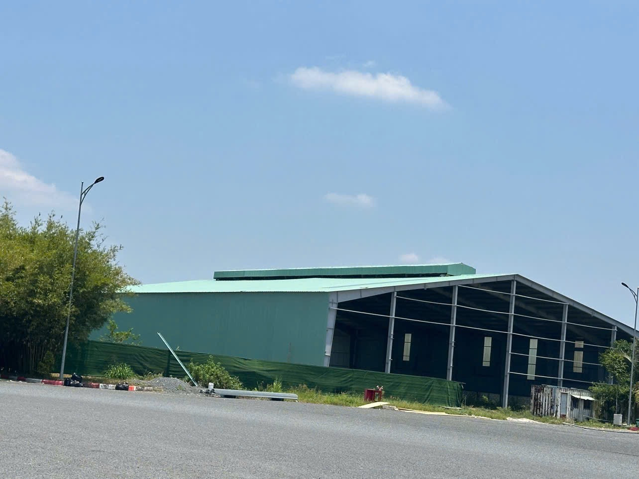 CHO THUÊ KHO  XƯỞNG 1800M2 VĨNH LONG GẦN CẦU CẦN THƠ