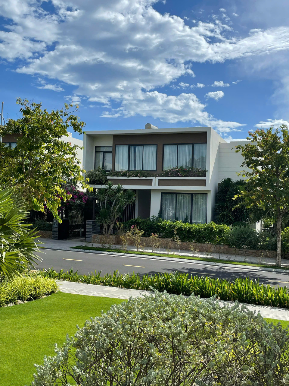 Biệt thự view + bien sân golf sổ hồng