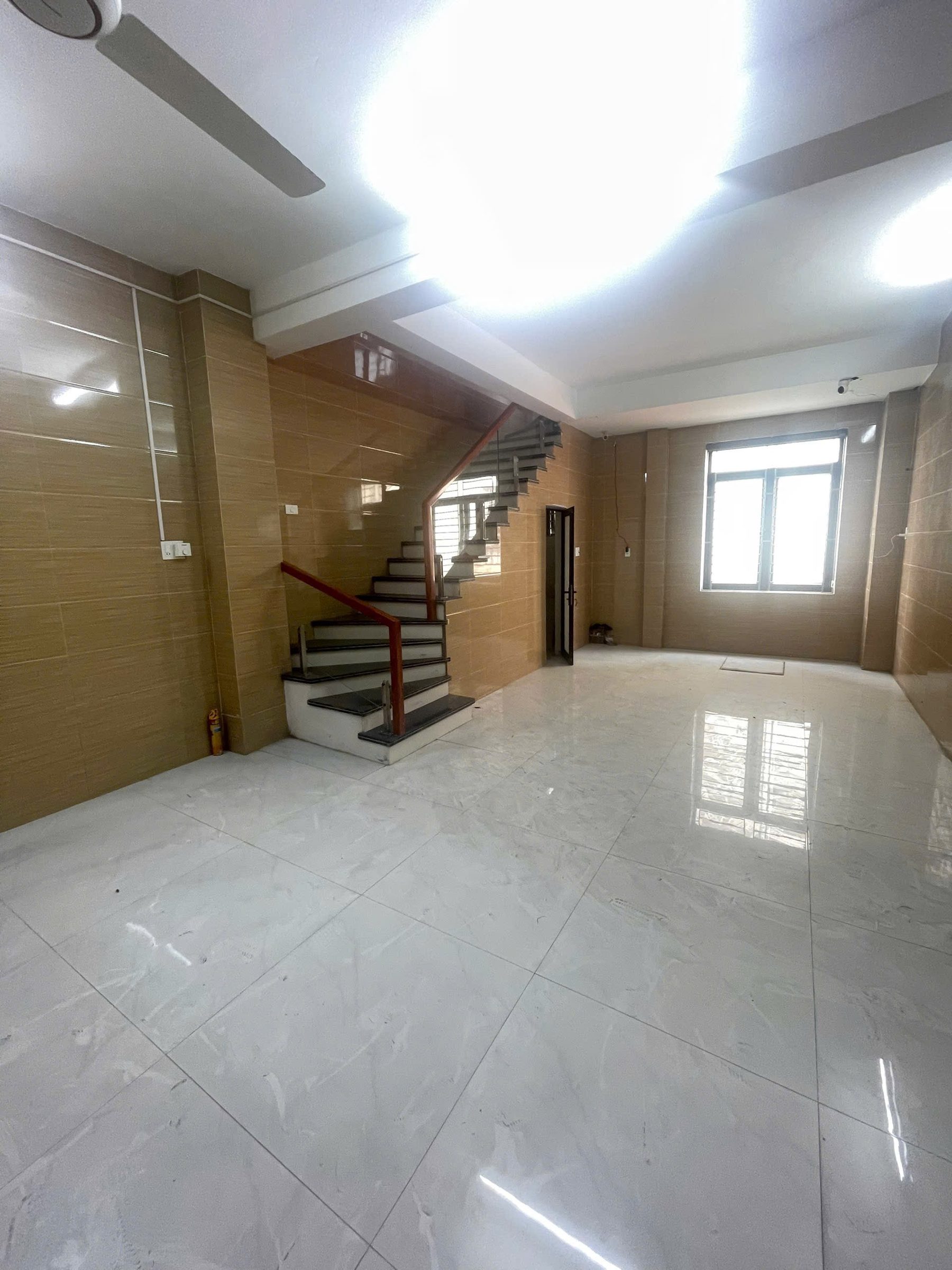 BÁN NHÀ 4 TẦNG TRUNG TÂM CAO XANH,GẦN CHỢ SATO,OTO ĐỖ CỬA