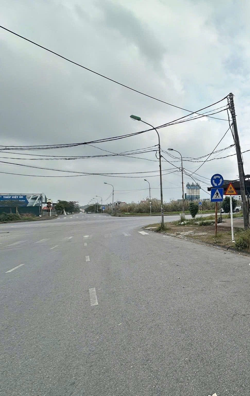 BÁN ĐẤT LÔ III KTX TRƯỜNG NGUYỄN VIẾT XUÂN,CAO XANH,HẠ LONG