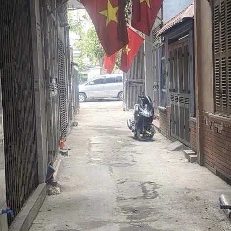 B án đất Trần Thái Tông 90m2, ngõ thông, 10m ra oto, nhú 17 tỷ