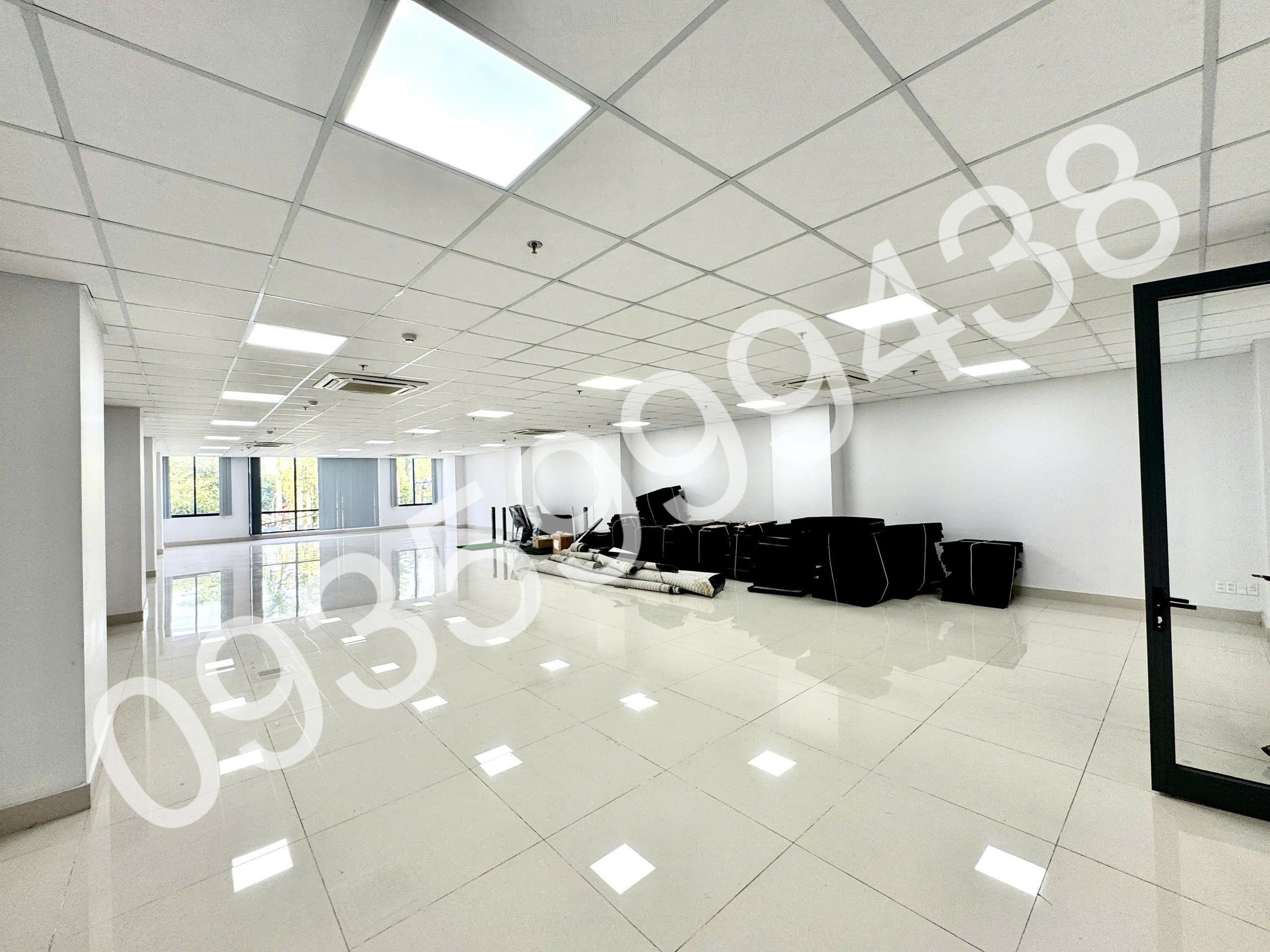 CHO THUÊ VĂN PHÒNG 200 M2 - 45 TR/THÁNG NGAY GẦN SÂN BAY, LH: 0935 999 438