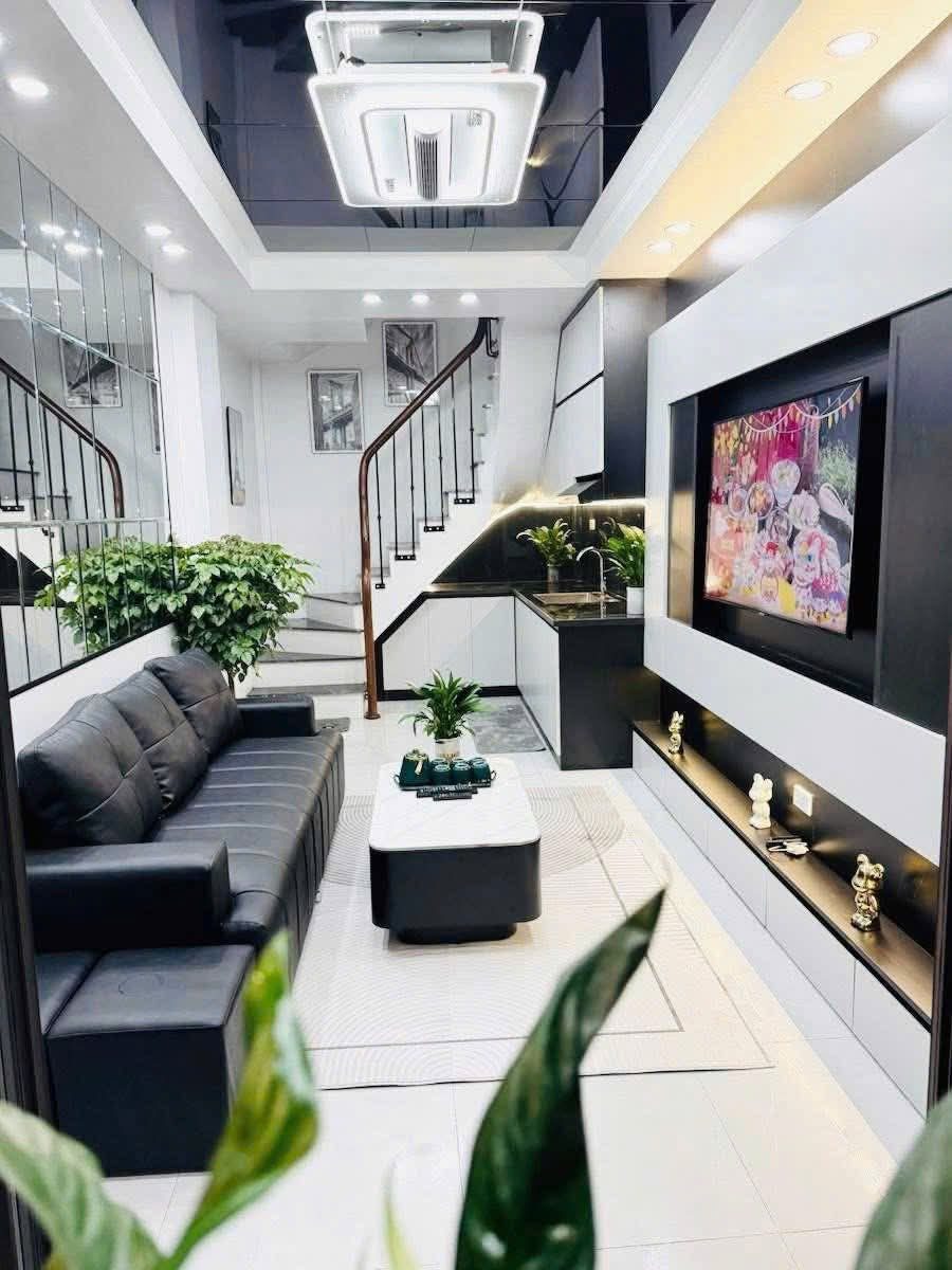 Nhà đẹp, Lô Góc, FULL ĐỒ CAO CẤP ở Bạch Đằng, Hoàn Kiếm 30M x 5T giá 15tr