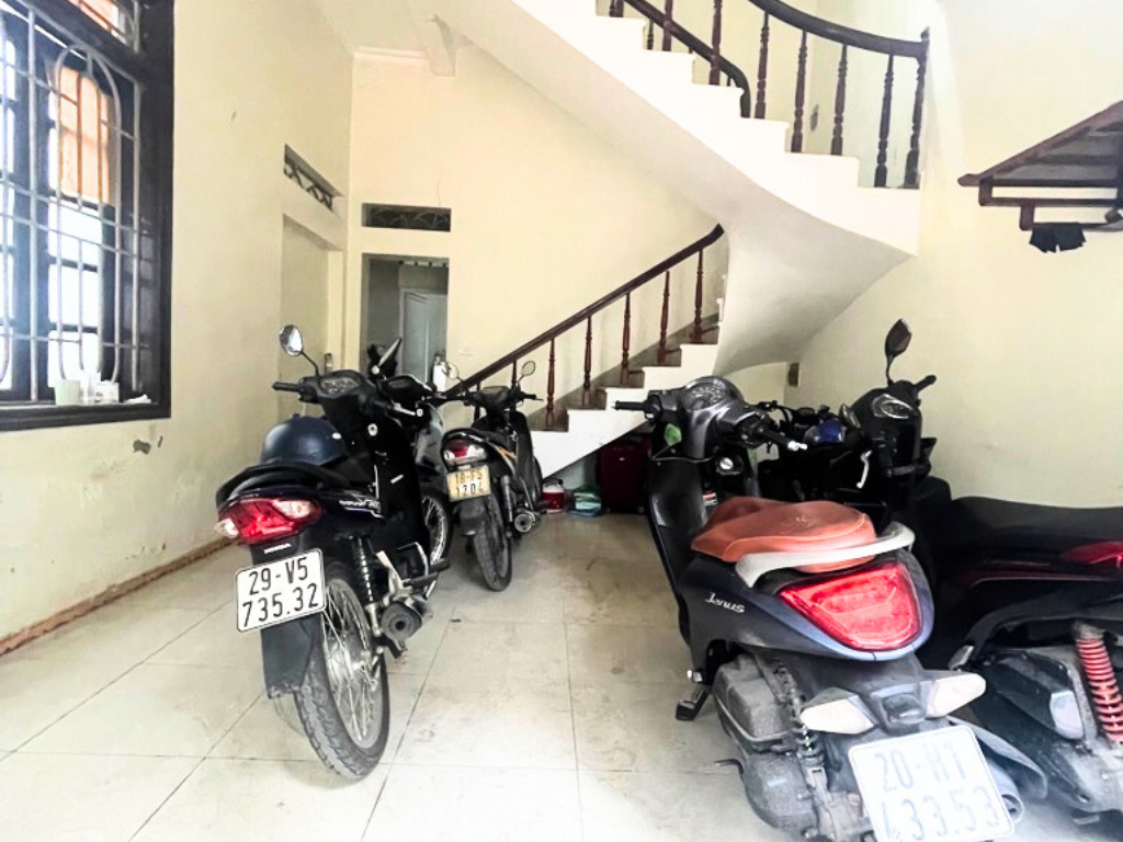 Bán 49m đất tặng nhà 2,5 tầng trong ngõ, đường Cổ Nhuế, MT 4.65, sổ vuông vắn, giá bán 5.2 tỷ