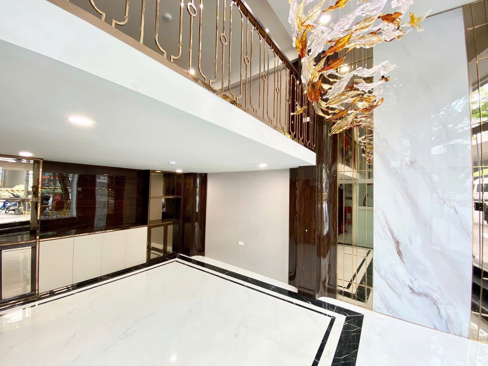 Vip mặt phố showroom văn phòng đẳng cấp Phạm Văn Đồng