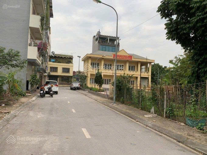 Chính chủ bán đất đấu giá A1 tổ 7 Cự Khối, 65.2m2 mặt tiền 5,5m đường 13m, vỉa hè