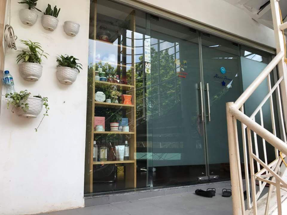 Nhượng mặt bằng tầng 2 phố Điện Biên Phủ Hoàn Kiếm HN, nhà e đã ở đây 8 năm