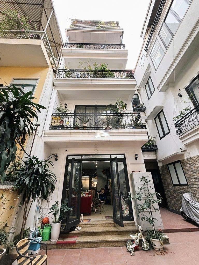 Cho Thuê Biệt Thự Pháp Cổ - Trần Quốc Toản - Hoàn Kiếm 50M² 5 Tầng Thang Máy 4 Ngủ - Ở , Kinh Doanh VP - Giá Thuê 39tr