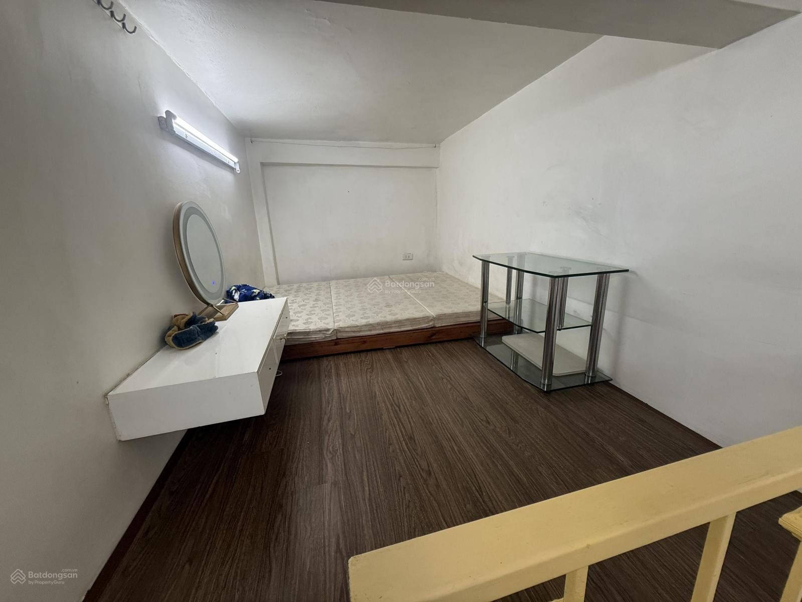Bán nhà phố Hàng Bạc phố cổ sổ 20m2 có 2 ngủ chỉ 2,1 tỷ sổ đỏ chót