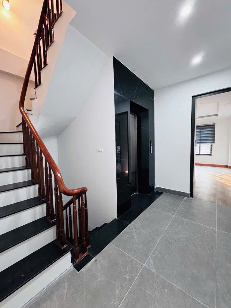 TOÀNHÀ MỚI - THANG MÁY - Ô TÔ ĐỖ CỬA - CHỈ HƠN 19 TỶ- 73m2 - MT 4.3M