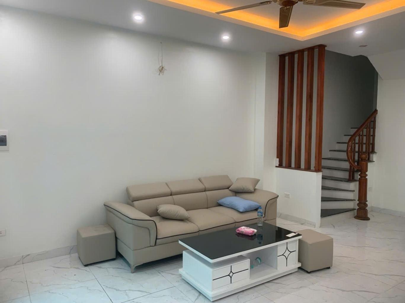 NHÀ ĐẸP NHƯ MỚI - 40M x 4 TẦNG- Ô TÔ GẦN - TRUNG TÂM QUANG TIẾN, ĐẠI MỖ.