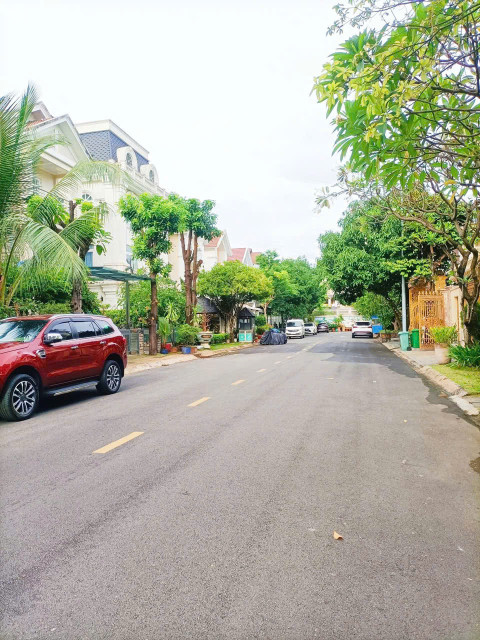 BDS HVL [NC] GC Bán căn biệt thự hoàng gia khu trung tâm hành chính TP Dĩ An  Bình Dương