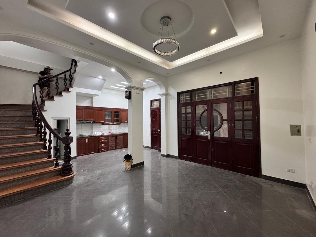 Bán Nhà!  Dịch Vọng,Gần Phố,Ô chờ Thang máy,DT: 46m2 x 4Tầng,MT: 7m,Giá:.8.7 tỷ Cầu Giấy