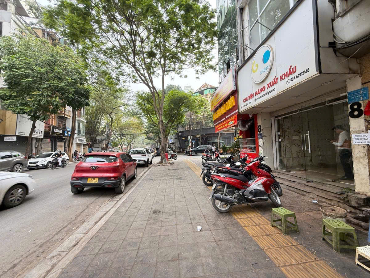 Bán nhà MP Trần Quý Kiên vỉa hè, kinh doanh sầm uất, 40m2, 5 tầng chỉ 22 tỷ