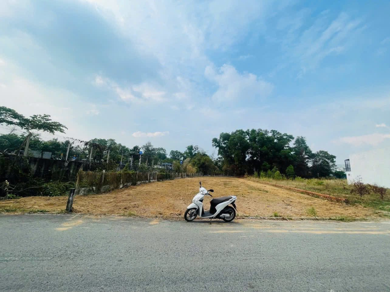 Bán đất 1100m² ngang 16,6m giá 8.8 tỷ tại Phường Định Hoà Thành phố Thủ Dầu Một