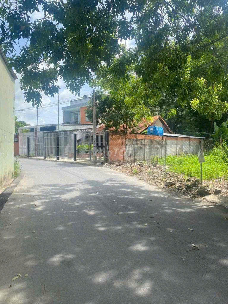 Bán đất 831.6m² ngang 7,4m giá 6.6 tỷ tại Phường Định Hoà Thành phố Thủ Dầu Một