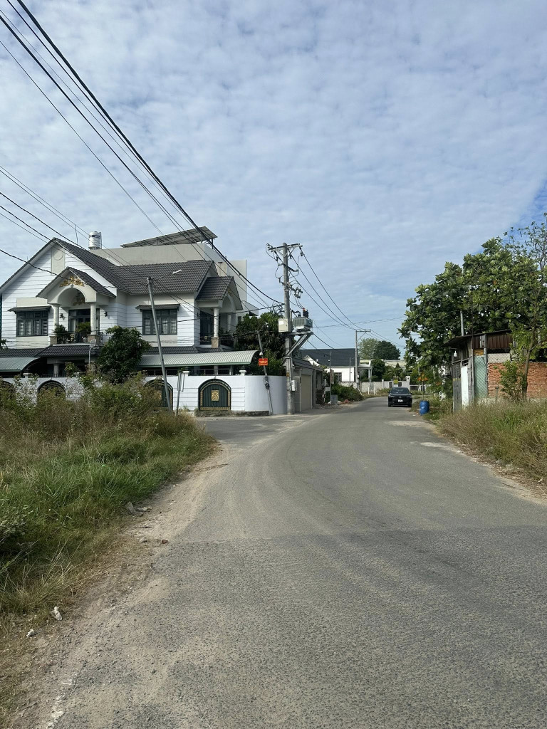 Bán đất 1388.7m² ngang 36m giá 12 tỷ tại Phường Định Hoà 0815422197