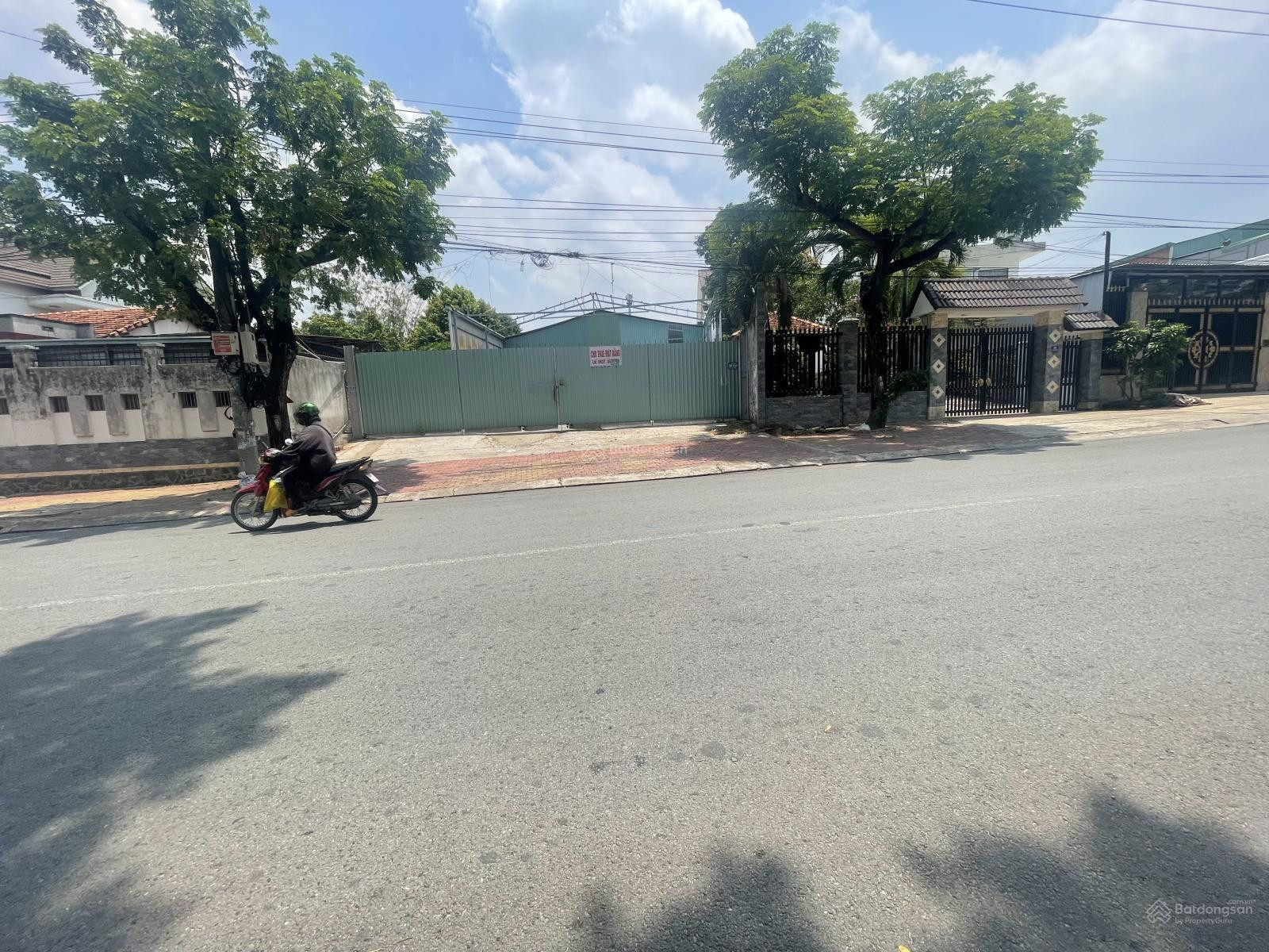 Kho xưởng mặt tiền Dx082 phường Định Hoà,Dt 12 x 52 tc 300m2