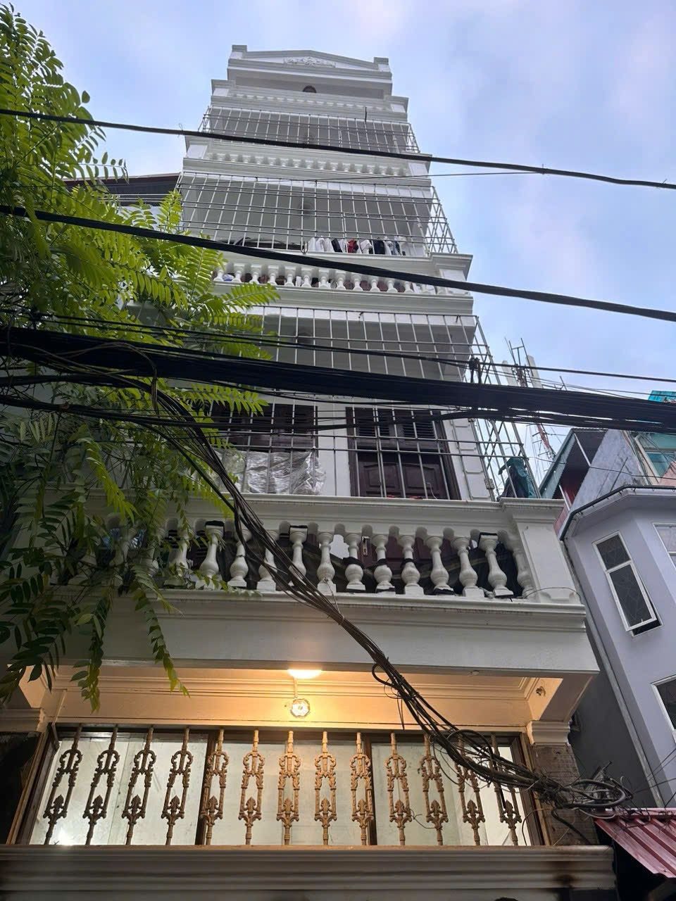 Cho Thuê Nhà Ngõ 173 Hoàng Hoa Thám 35M² 5 Tầng 4 Ngủ - Nội Thất CB - Ngõ Ô Tô Đỗ Cửa - Giá Thuê 14,5tr