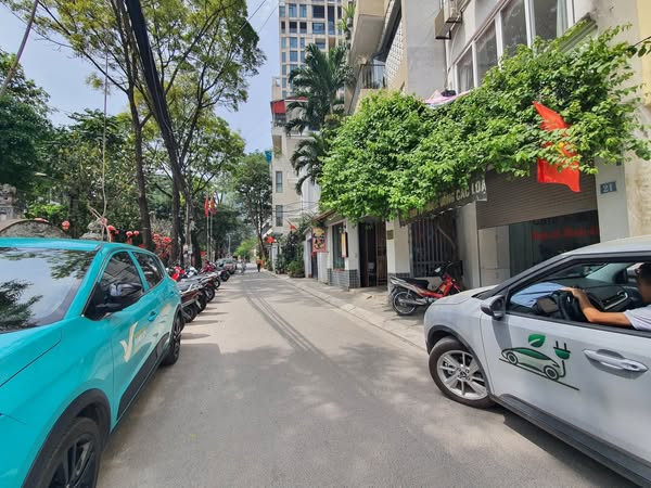 BÁN GẤP NHÀ CẤP 4 PHỐ ĐỘI CẤN - BA ĐÌNH - HÀ NỘI 85M, 15 TỶ 0965549363