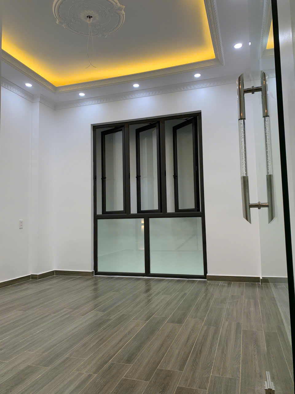 Bán nhà oto đỗ cửa, đường rộng 10m có vỉa hè tại Phương Lưu- Đông Hải 1
