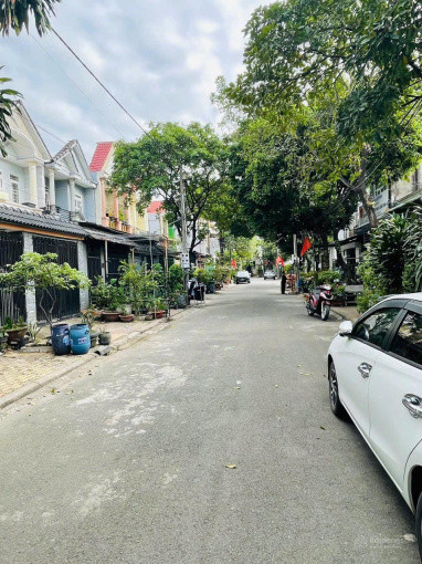 Chủ ngộp cần bán nhanh lô đất tại Đông Hoà, Dĩ An, giá 1.35Tỷ, sổ sẵn
