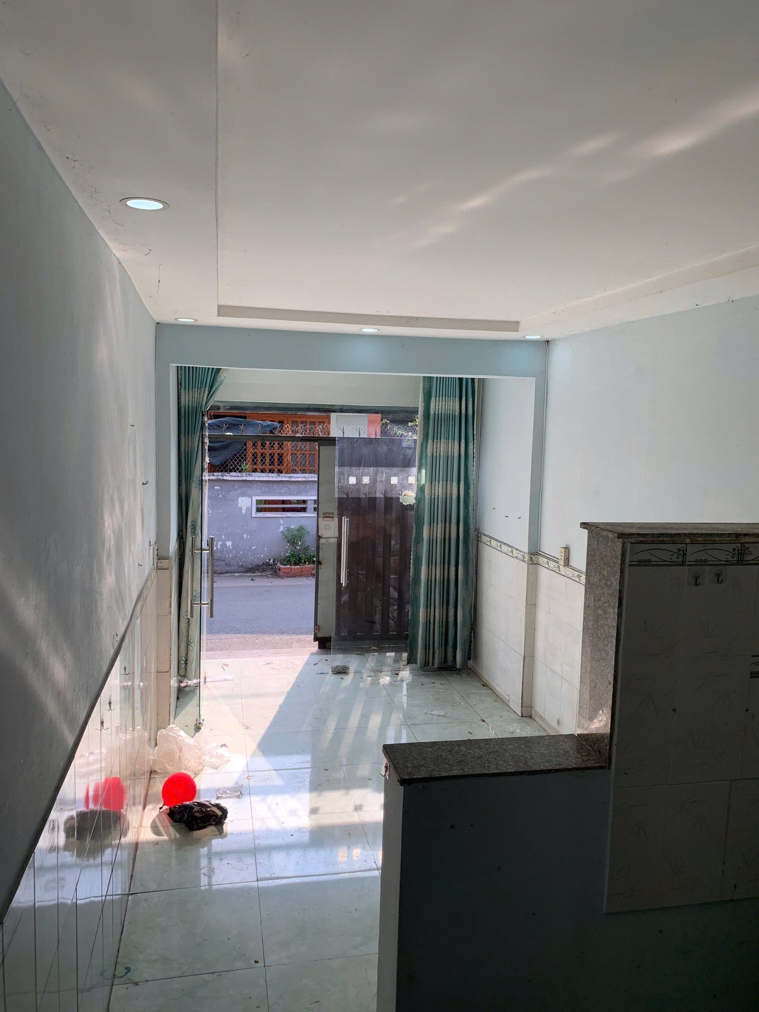 Nhà bán sổ riêng diện tích nhỏ đường thông buôn bán được giá rẻ ở Đông Hoà