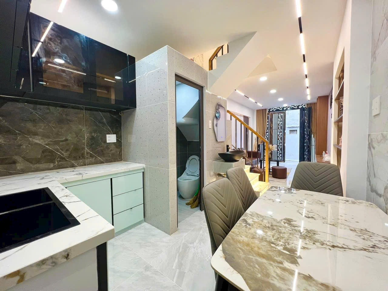 Hạ giá! Bán gấp nhà 64m2, giá 1 tỷ 850 triệu Nguyễn Văn Quá vào 100m, Quận 12, hẻm xe hơi 6m, SHR