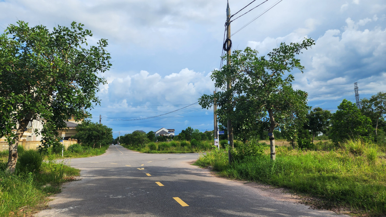 Bán đất 2 mặt tiền Lạc Long Quân - Hồ Sỹ Thản -  Nam Đông Hà