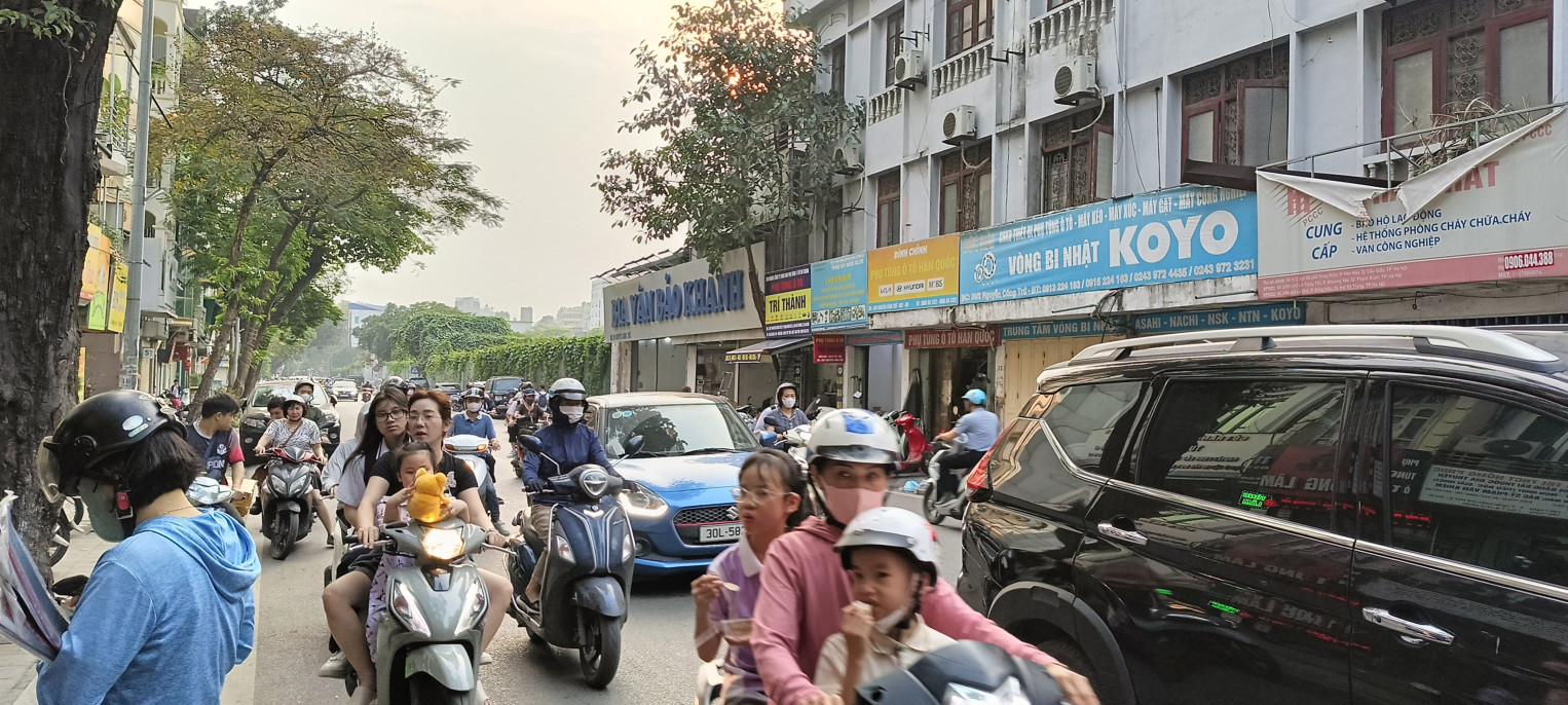 Nhà 3T mặt phố Nguyễn Công Trứ, trung tâm quận HBT, kinh doanh buôn bán sầm uất, gần 17 tỷ vào việc