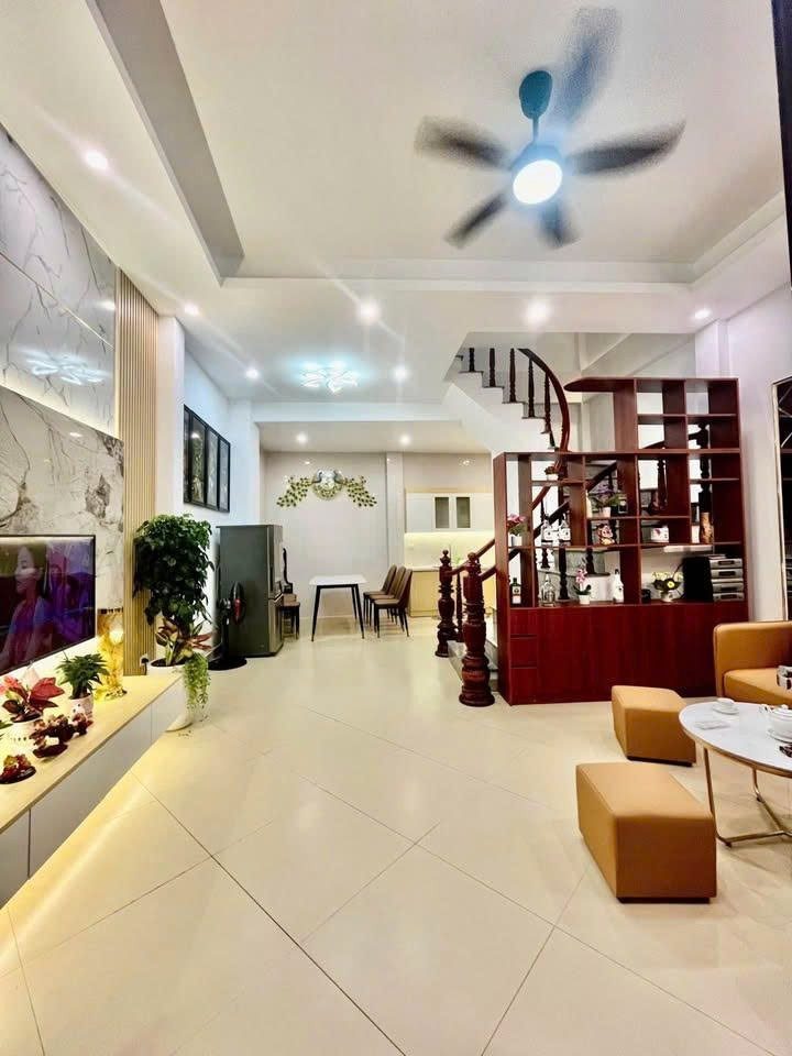 Cho Thuê Nhà Trần Đại Nghĩa - Hai Bà Trưng 85M² 2 Tầng 2 Ngủ - Nội Thất Đẹp - Giá Thuê 10tr
