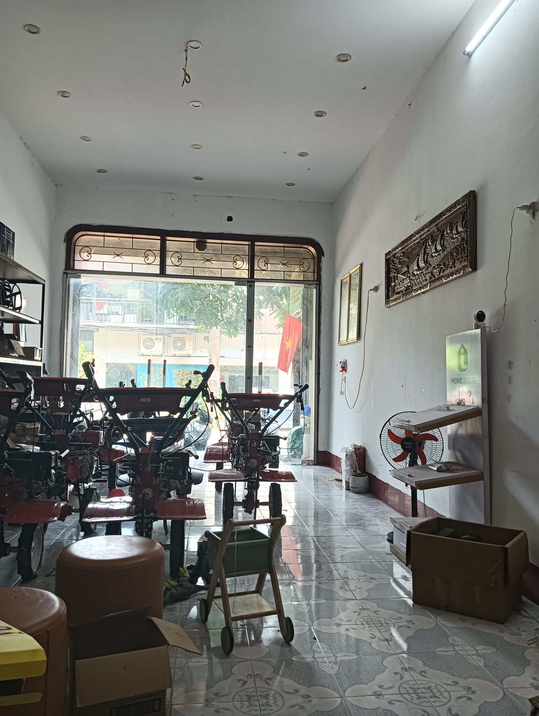 Cho thuê tầng 1 diện tích 80m2 làm văn phòng hoặc cửa hàng buôn bán