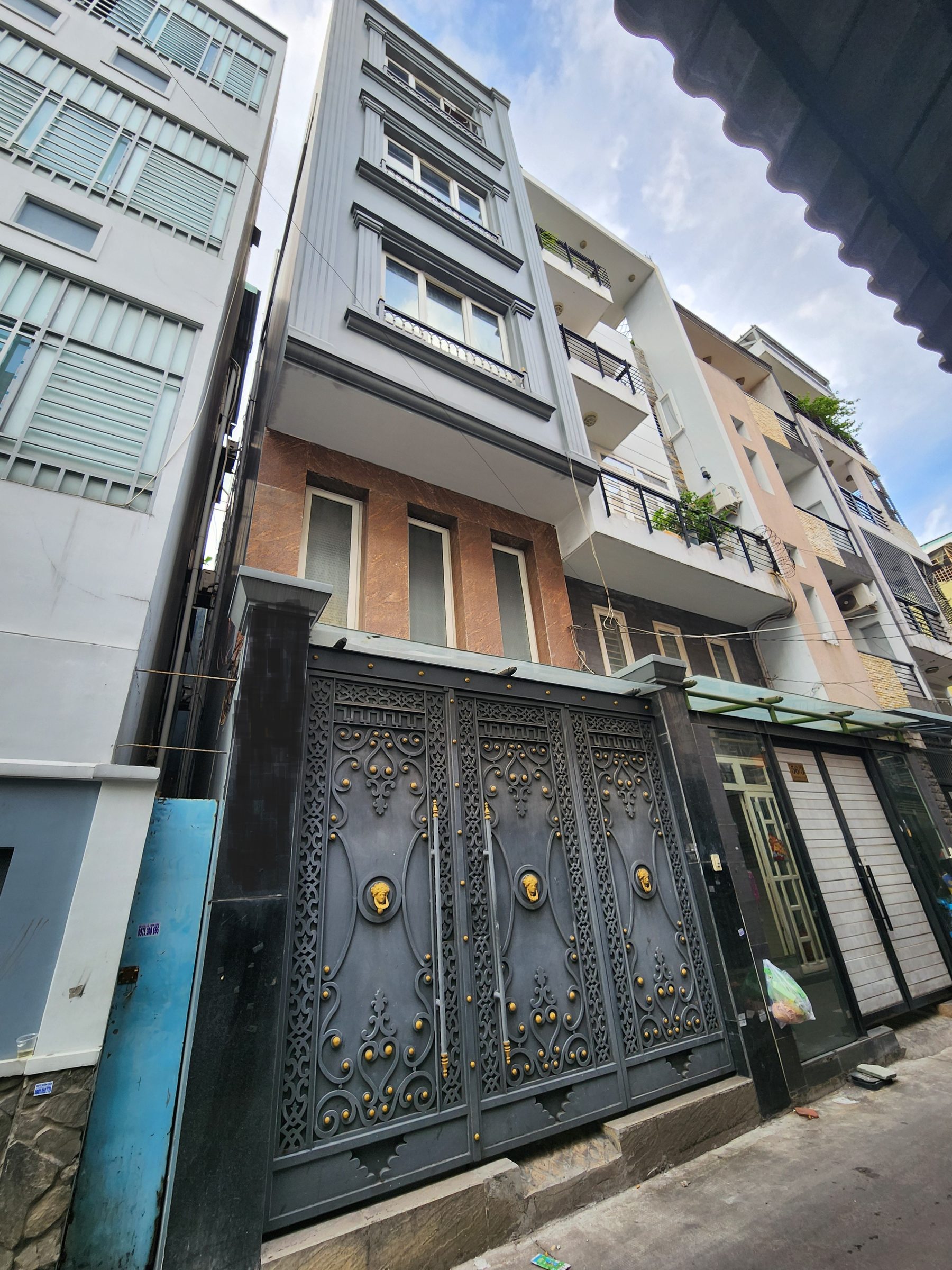 Bán nhà 5 lầu, 53m2, hẻm ô tô cách mặt tiền 20m, ngay sát phố ẩm thực Phan Xích Long