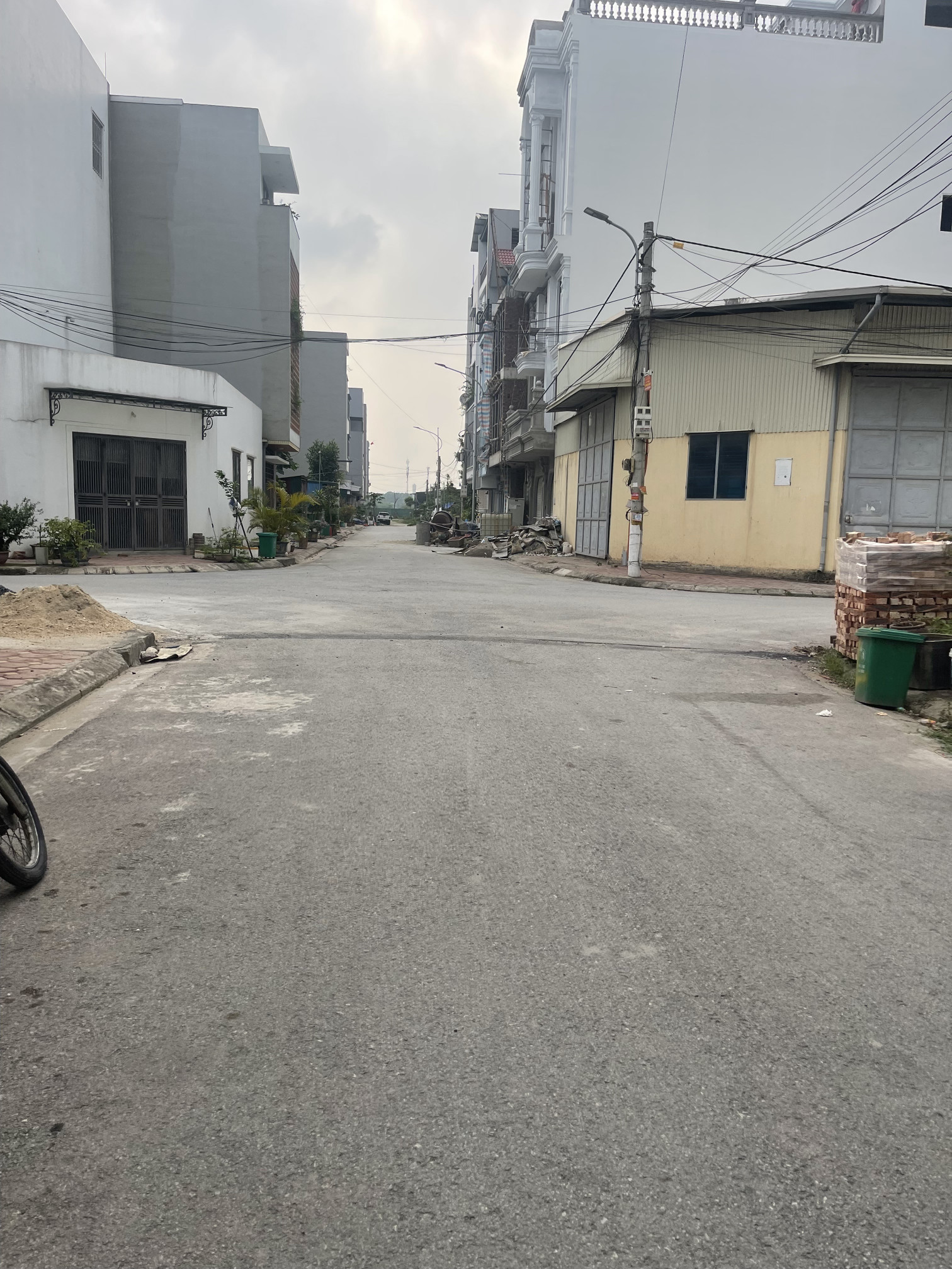 Siêu hiếm mảnh đất P lô  50m2 Mt 4m Cực đẹp khu đất dịch vụ la dương-dương nội hà đông