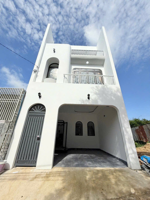🏠 CĂN NHÀ DÀNH CHO AI YÊU MÀU TRẮNG TINH KHÔI  3 TẦNG ĐẸP NHƯ MƠ – HẺM PHÙNG HƯNG