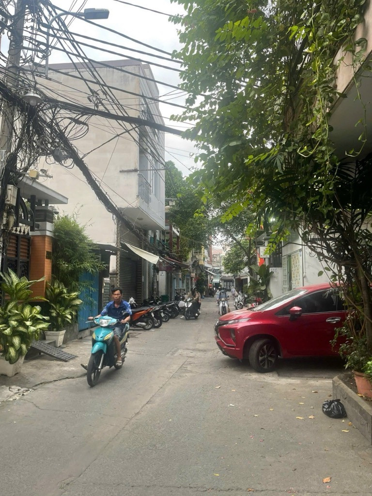 Bán nhà 4 Tầng, DT: 86,7m² full thổ cư ngang 5,1m giá 11.9 tỷ tại Phường Gia Định